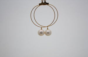 Momi Earrings • White Pearl